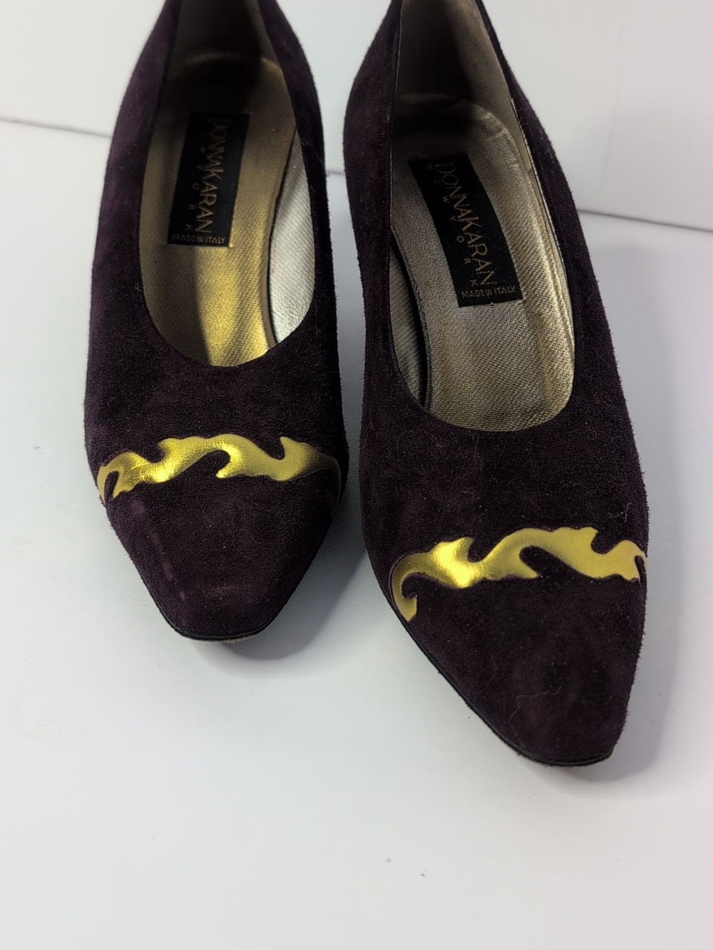 Vintage Donna Karan Plum Suede Kitten Heels with Gold Accent Size 7 - Picture 3 of 9